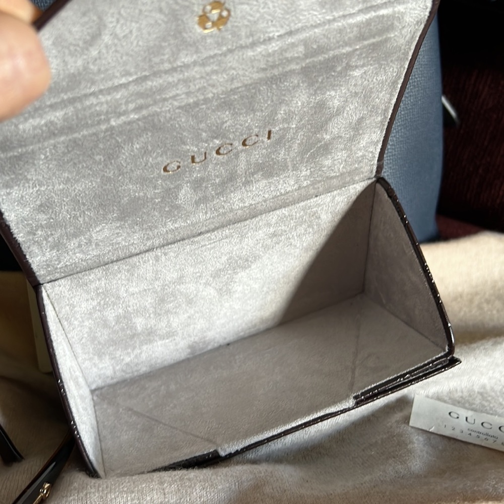 Gucci classic sunglasses & case - Picture 10 of 16